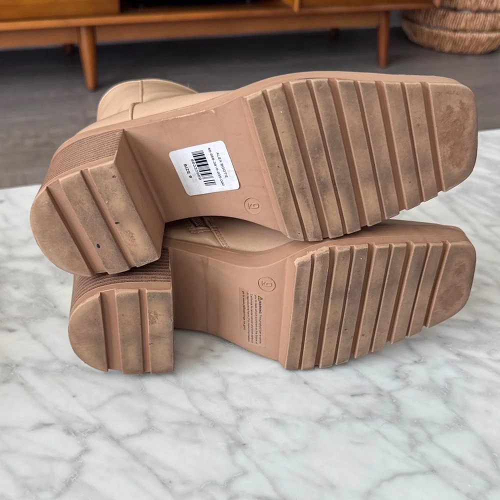 🌼NEW YORK & COMPANY🌼 Tan Alex Booties, Size 9